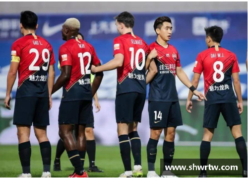 半岛电子韩国球员遭遇激烈冲突：场上风波掀起全球关注 - 副本